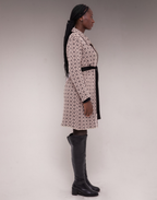 Trench Coat Mousse Geométrico Bege e Preta